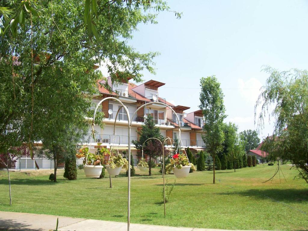 Cserke Napfény Apartman Cserkeszőlő Esterno foto